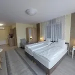 Anton Apartmanhaz بالاتونفوريد