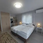 Anton Apartmanhaz بالاتونفوريد