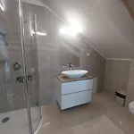 Anton Apartmanhaz بيت ضيافة