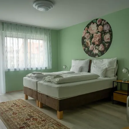 Anton Apartmanhaz Гостевой дом 3*