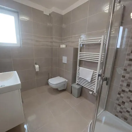 Anton Apartmanhaz 3* Балатонфюред