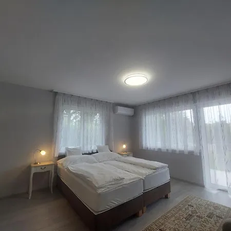 בית הארחה Anton Apartmanhaz באלאטונפורד