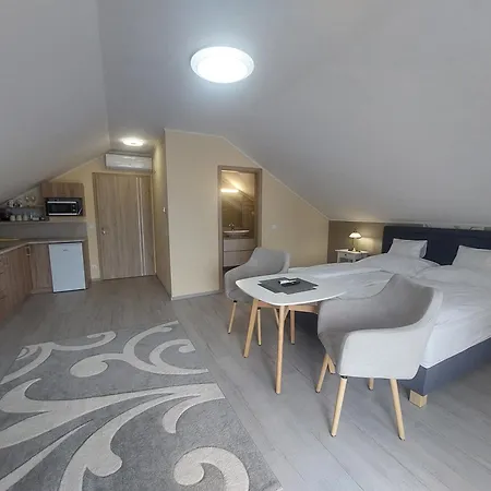 בית הארחה Anton Apartmanhaz