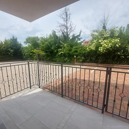 Anton Apartmanhaz בית הארחה 3*