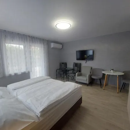 Anton Apartmanhaz Гостевой дом