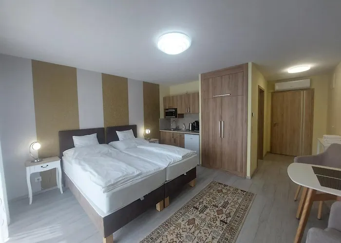 Anton Apartmanhaz Maison d'hôtes